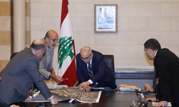 الرئيس سلام يترأس إجتماعا لبحث أزمة الروائح الكريهة في محيط مطار رفيق الحريري الدولي