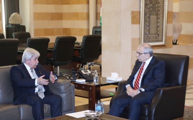 الرئيس سلام يستقبل وفدا من الحزب الشيوعي برئاسة حنا غريب