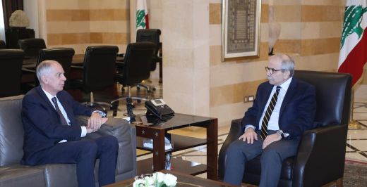 الرئيس سلام يجتمع مع السفير الفرنسي في لبنان هيرفيه ماغرو